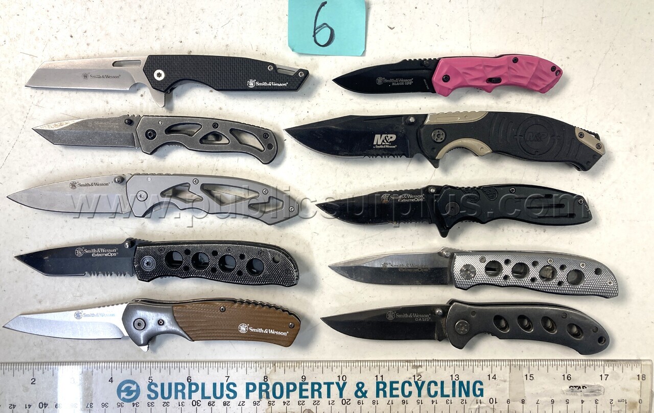 Smith & Wesson Folding Knives - QTY 10 - Shipping $12.00 — photo 1