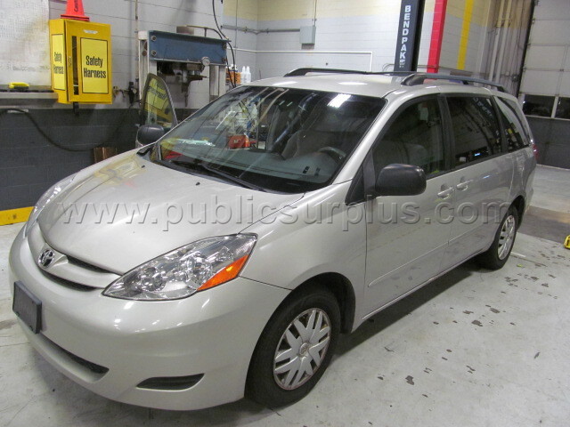 2010 Toyota Sienna (3005) — photo 1