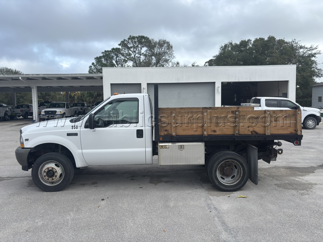 2002 Ford F550 4x4 — photo 1