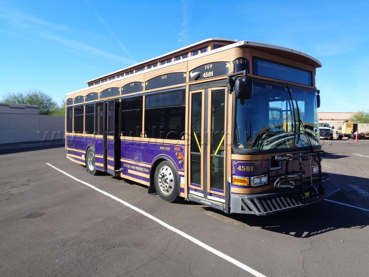 2013 Gillig 30' Hybrid Drive Transit Bus — photo 1