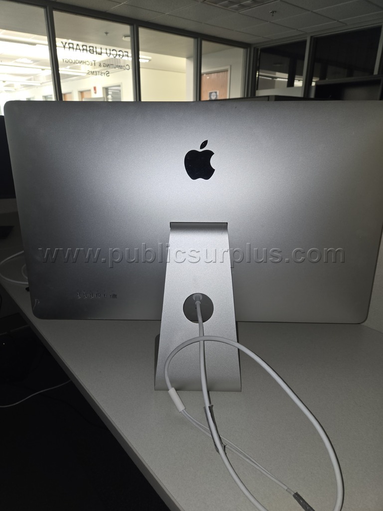 (20) iMacs (2) Monitors (20) Power Cables — photo 1