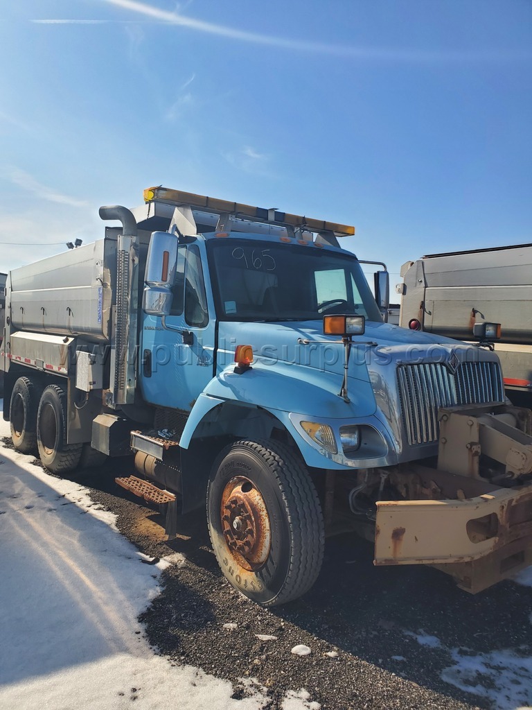 2004 INTERNATIONAL 7400 TRUCK — photo 1