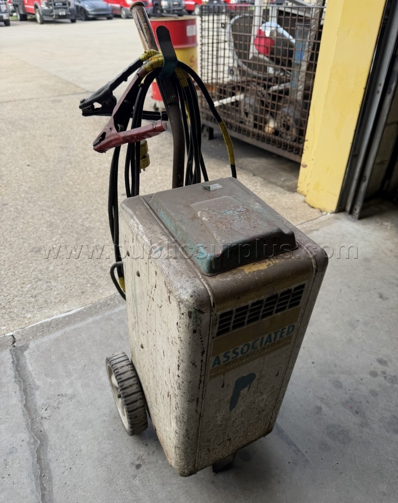 Battery Charger — photo 1