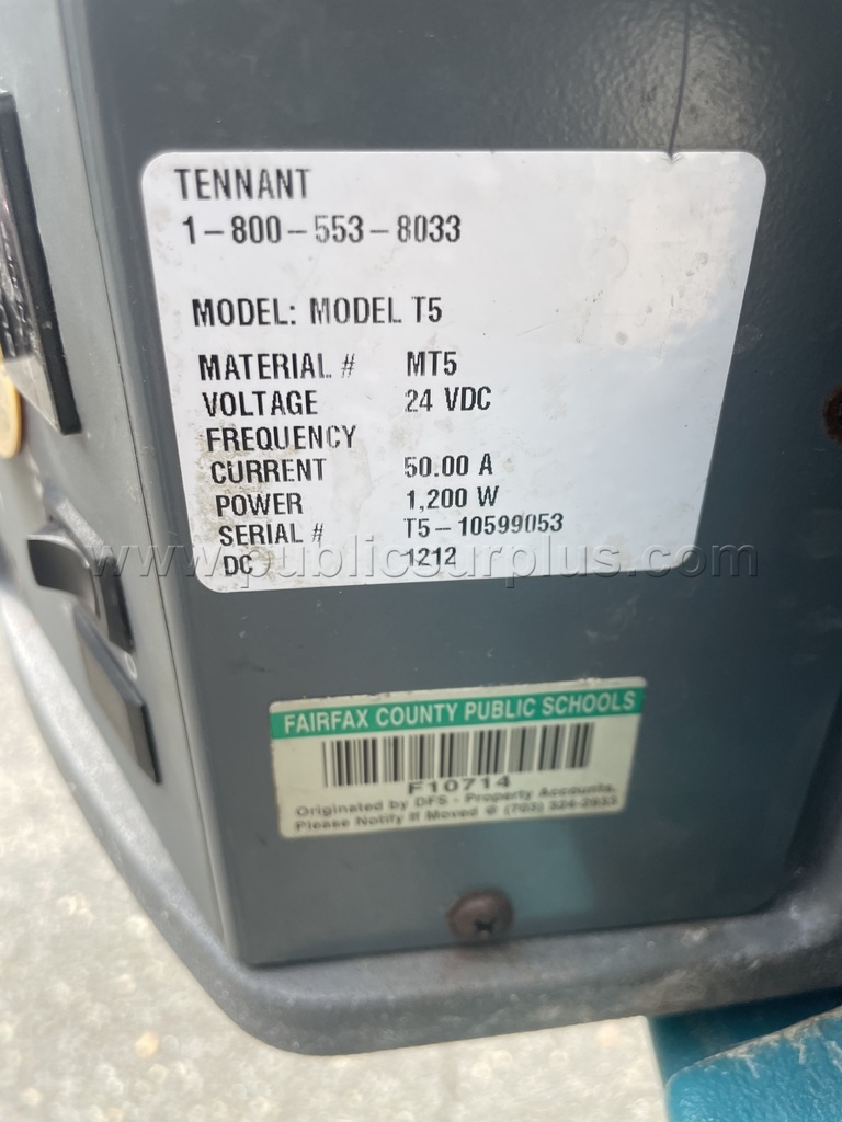 TENNANT T-5 FLOOR SCRUBBER — photo 1