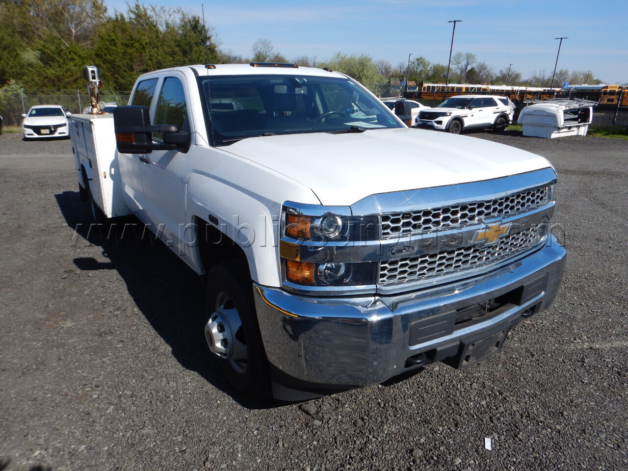 2019 CHEVROLET SILVERADO 3500HD 4x4 CREW CAB UTILITY BODY W/LIFT — photo 1