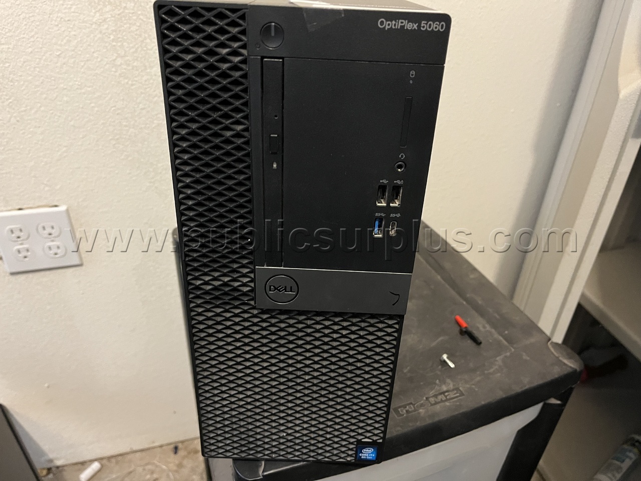 Mid size computer towers — photo 1