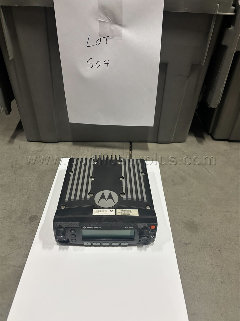 Lot 504 6 Motorola XTL2500 — photo 1