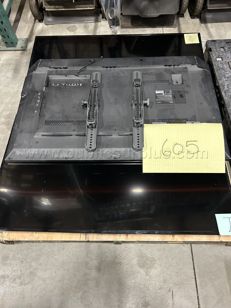 Lot 605	NEC 42" TV Model E425 — photo 1