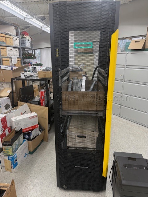 Network Rack Cabinet - HP - with an Interruptable Power Supply (UPS) — photo 1