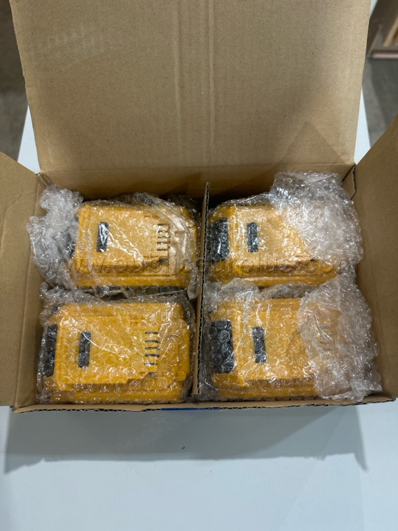 Box of 4 NEW Lithium Batteries for DeWalt Tools - B — photo 1