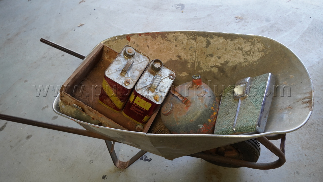 Wheelbarrow and fuel cans — photo 1