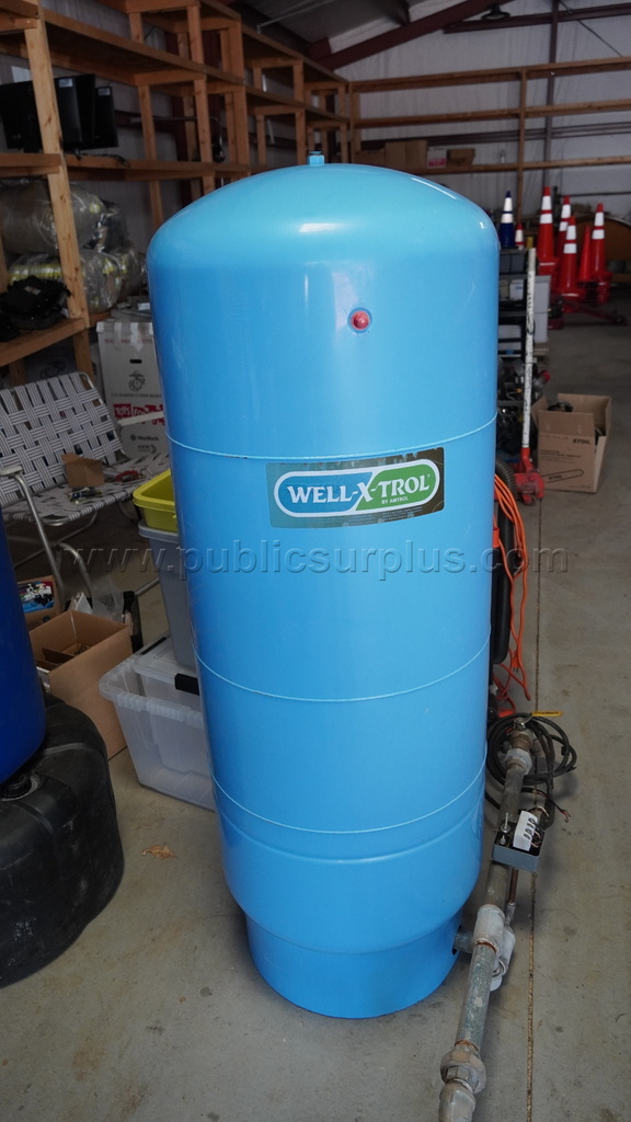 Well pressure tank — photo 1