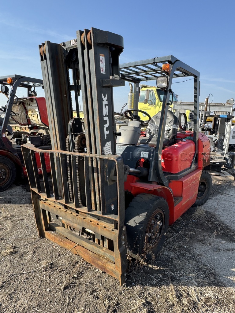 2006 KOMATSU TUSK 800 PG-8 FORKLIFT — photo 1