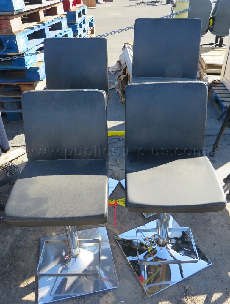Lot of 4 Chairs — photo 1
