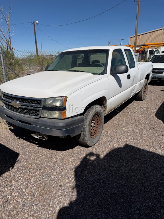 2006 Chevy 1500 4WD 14137 — photo 1
