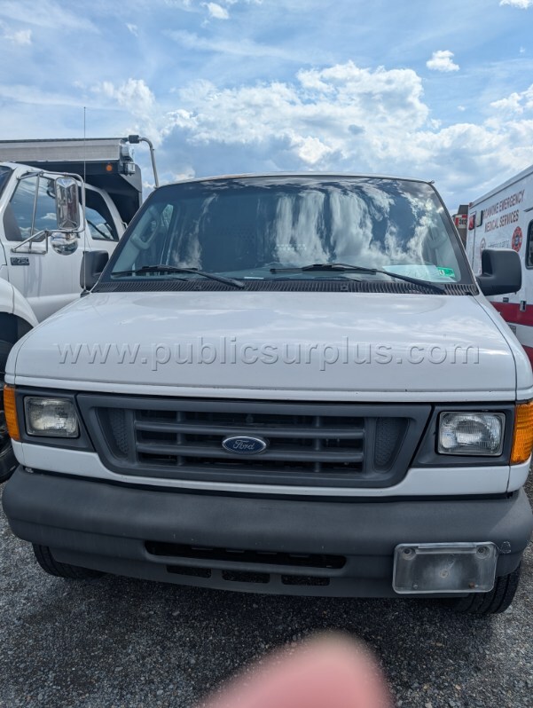 2004  Ford E350 Econo Van — photo 1