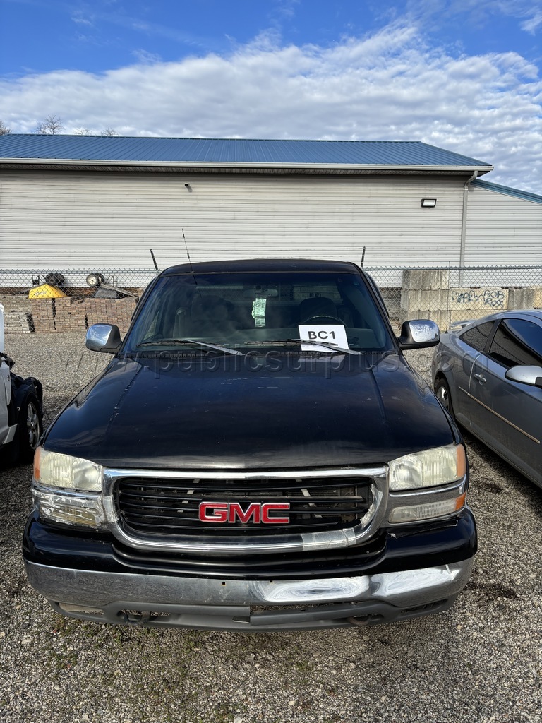 BC1 2002 GMC Sierra — photo 1