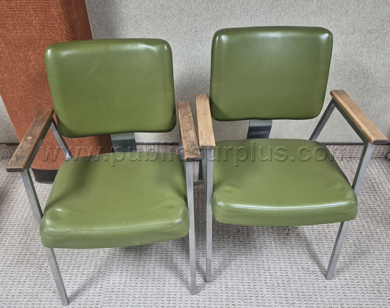 1 lot of 2 green and 2 Yellow Vinyl GC-120 armchairs — photo 1