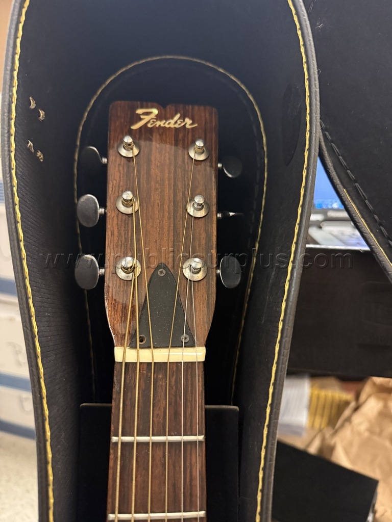 FENDER ACOUSTIC GUITAR — photo 1