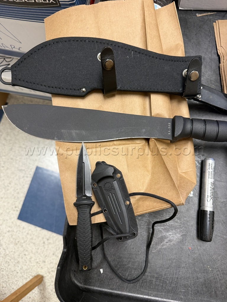 MACHETE AND FIXED BLADE KNIFE — photo 1