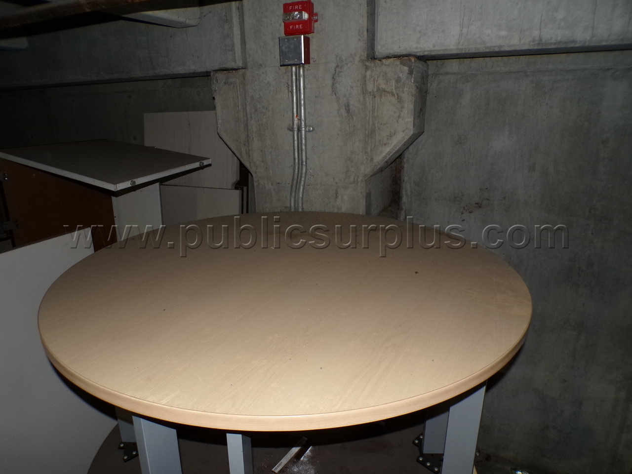 Round Table — photo 1