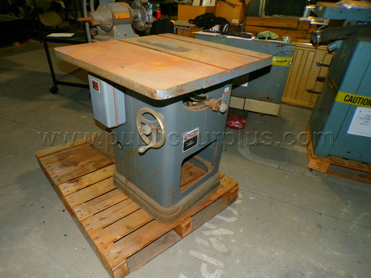 Saw — photo 1