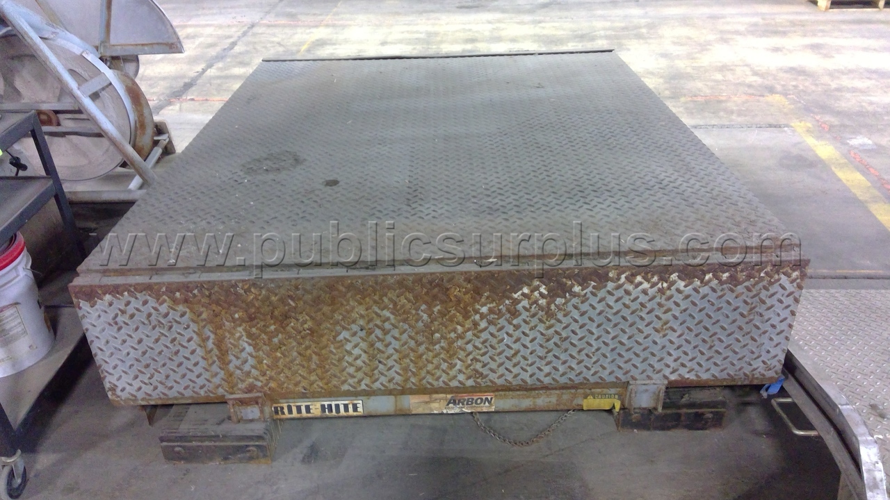 Dock leveler — photo 1