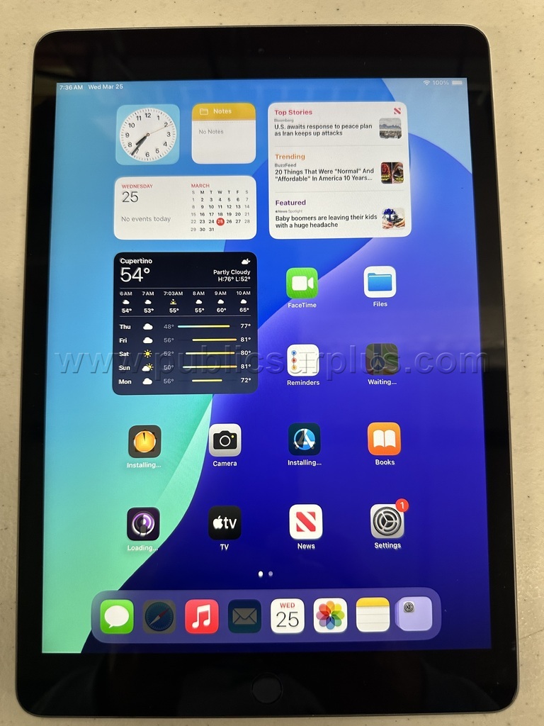 Apple iPad 8th Gen. 32GB Wi-Fi 10.2" Space Gray MYLU2LL/A A2270 — photo 1