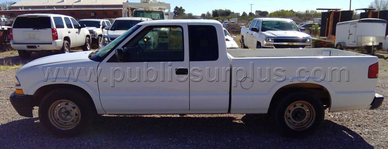 2001 Chevrolet S-10 Pickup — photo 1