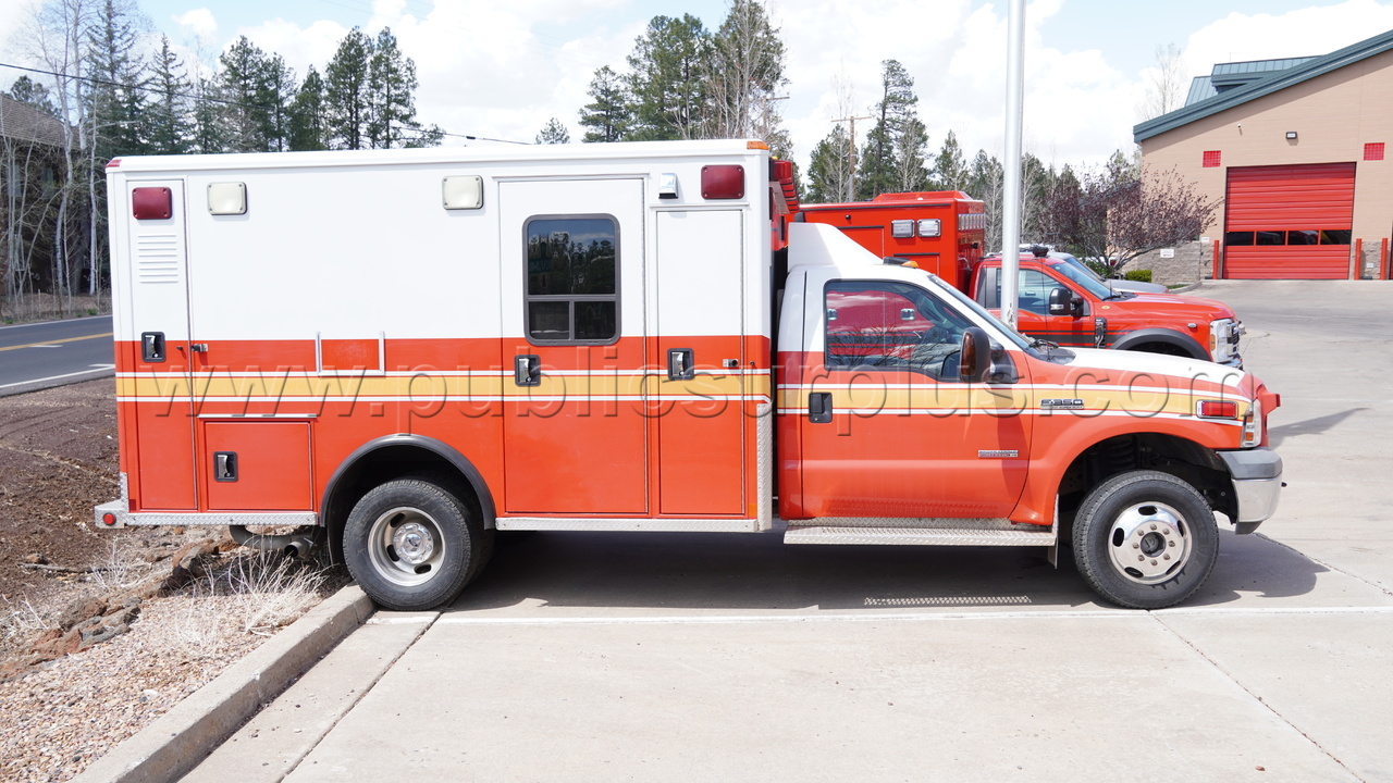 2006 Ford Ambulance — photo 1