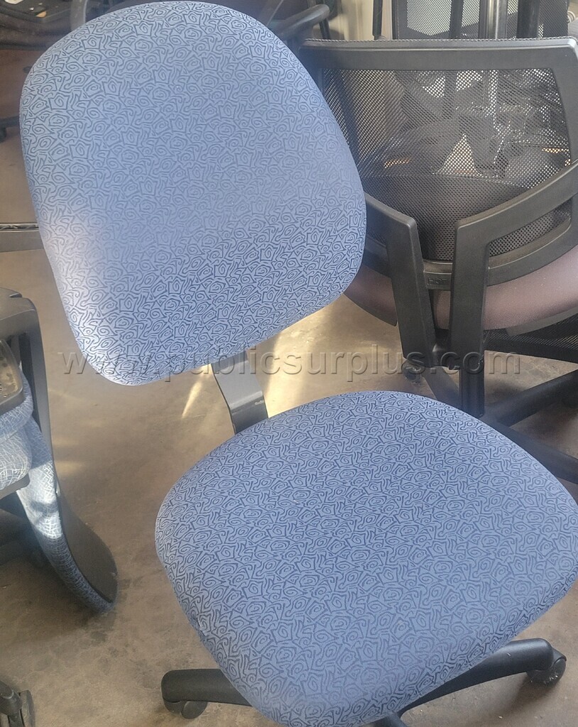 1 lot of 19 Blue Patterned Office Chairs — photo 1