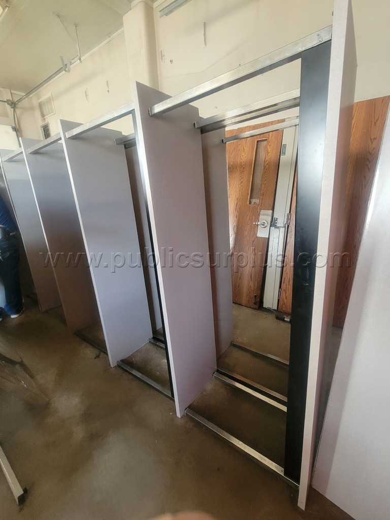 1 lot of 21 Tables 17.5" x 6' — photo 1