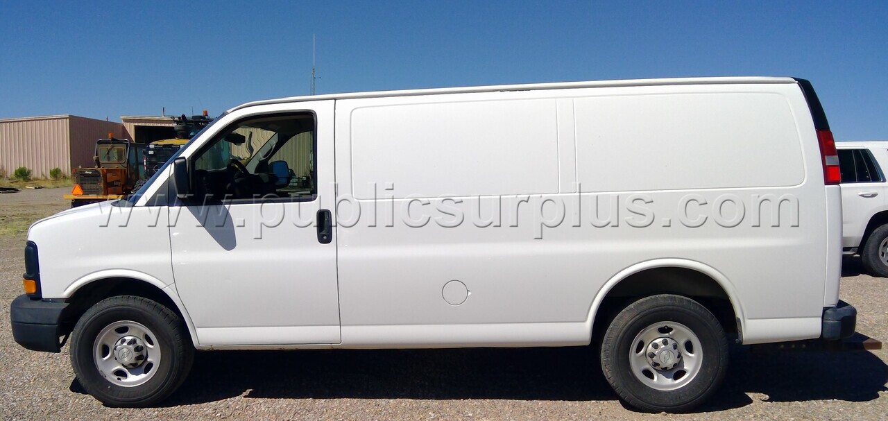2015 Chevrolet Express Cargo Van — photo 1