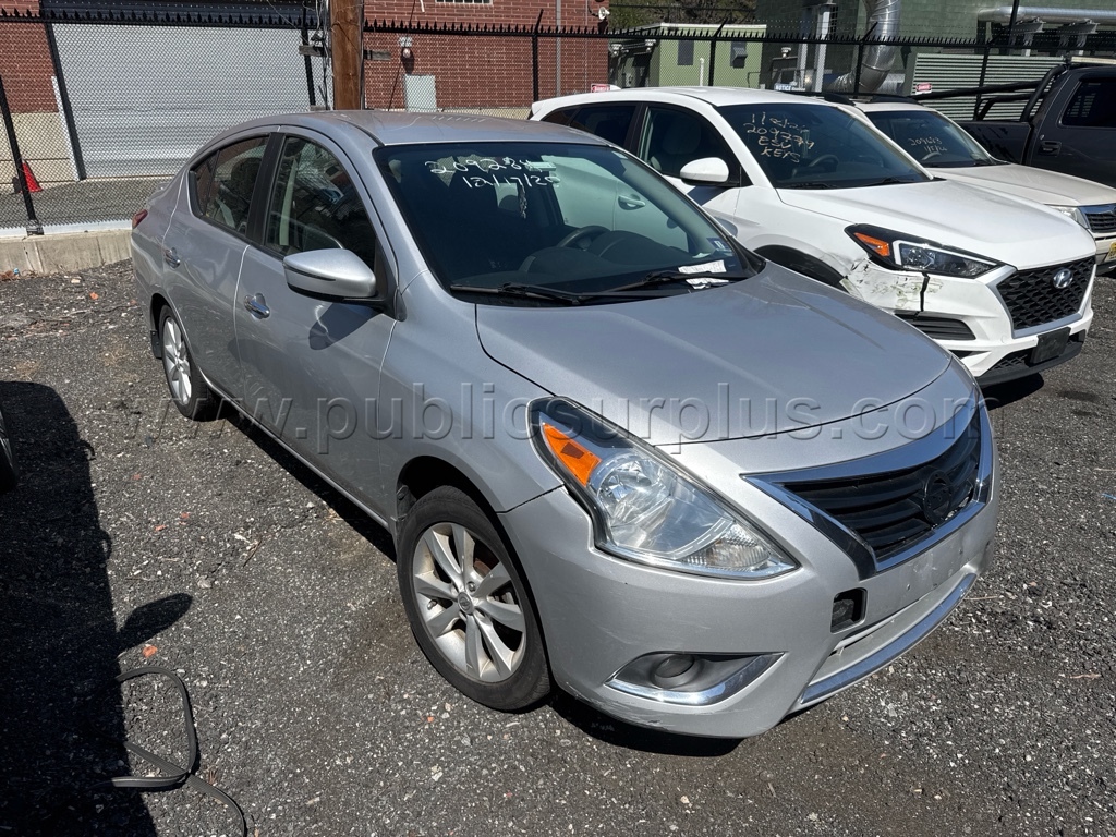 2015 Nissan Versa — photo 1