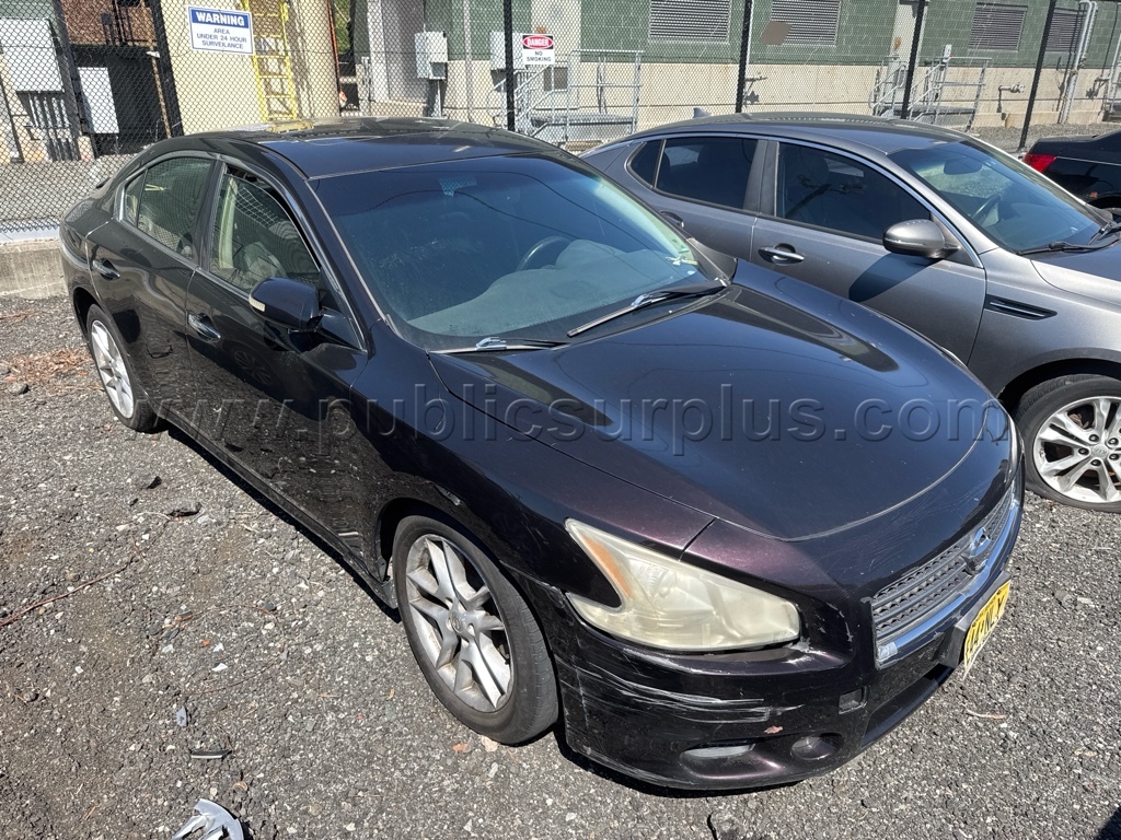 2010 Nissan Maxima — photo 1