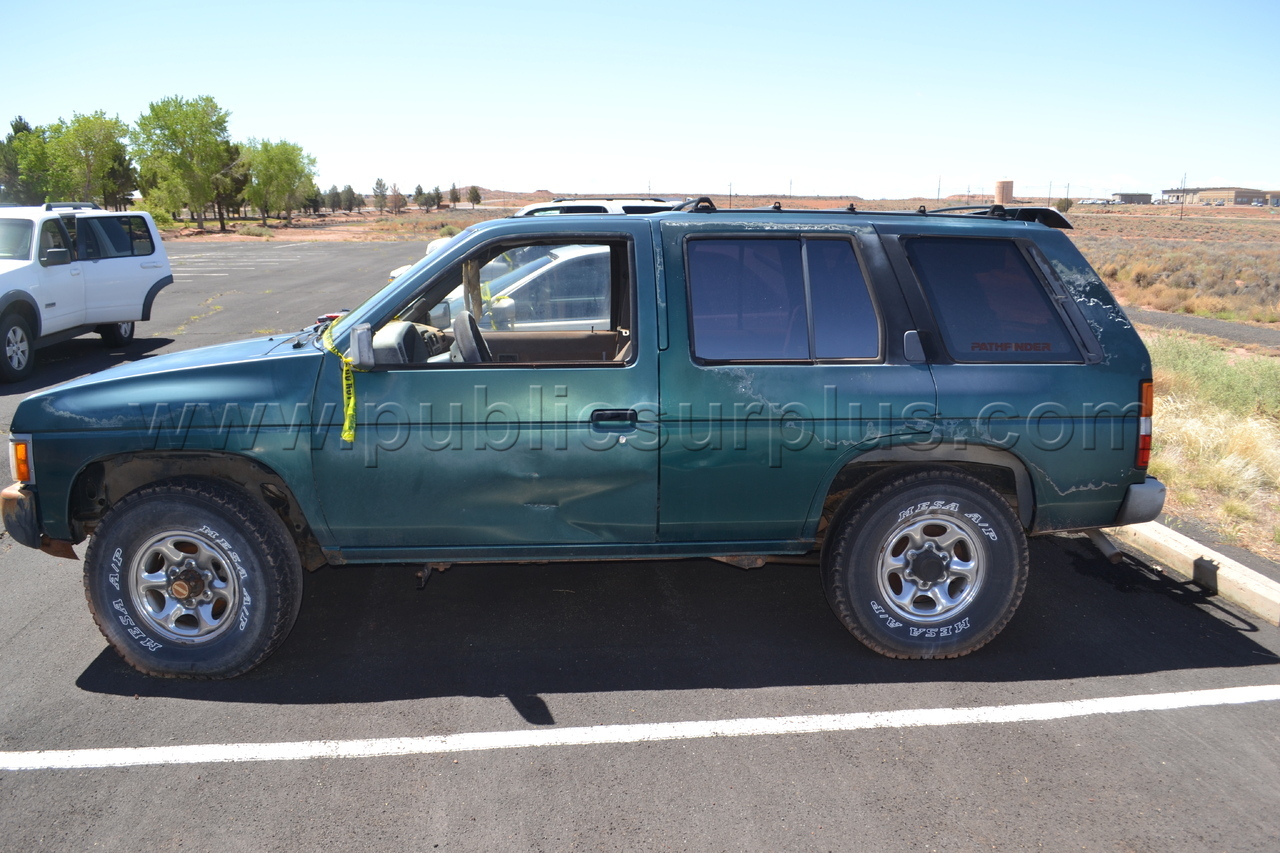 1995 Nissan Pathfinder 4x4 — photo 1