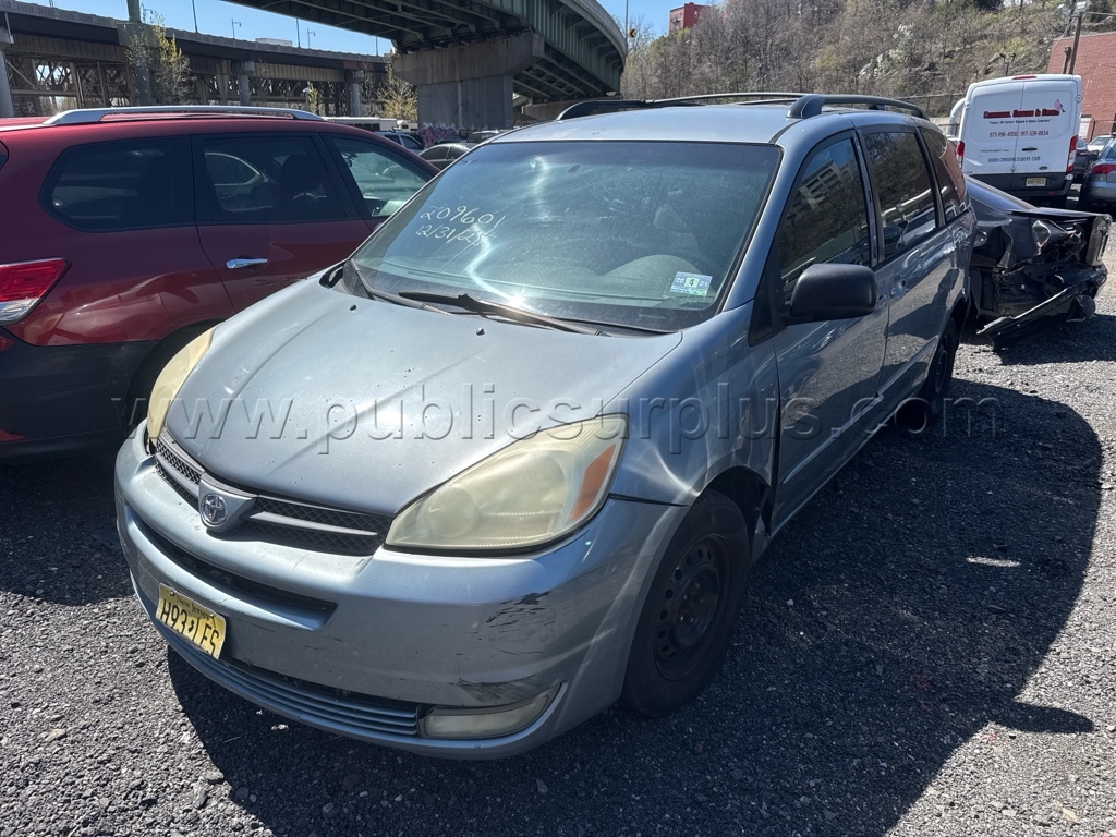 2004 Toyota Sienna — photo 1