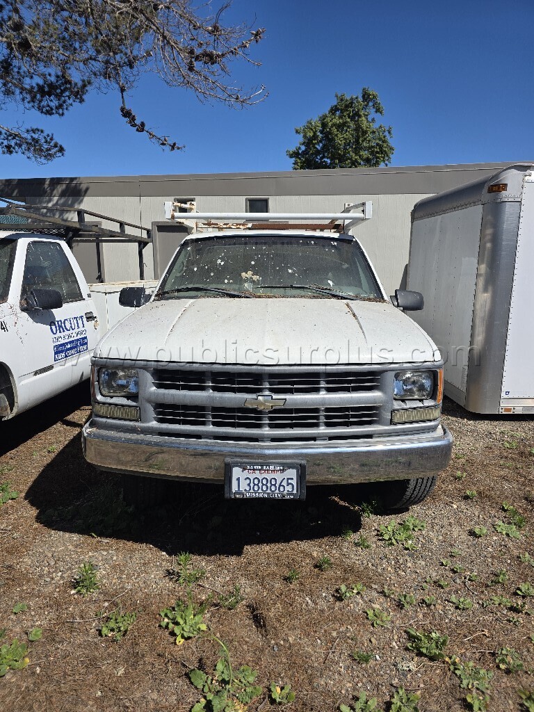 1998 Chevrolet Cheyenne C2500 Standard Cab Utility Truck — photo 1
