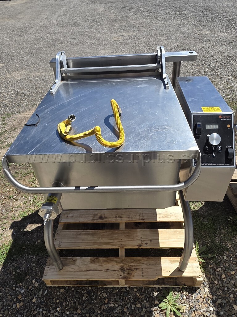 Lot of Groen Tilting Braising Pans — photo 1