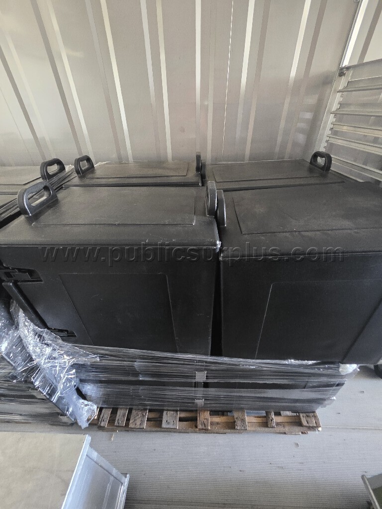 Lot of 16 Food Pan Carriers — photo 1