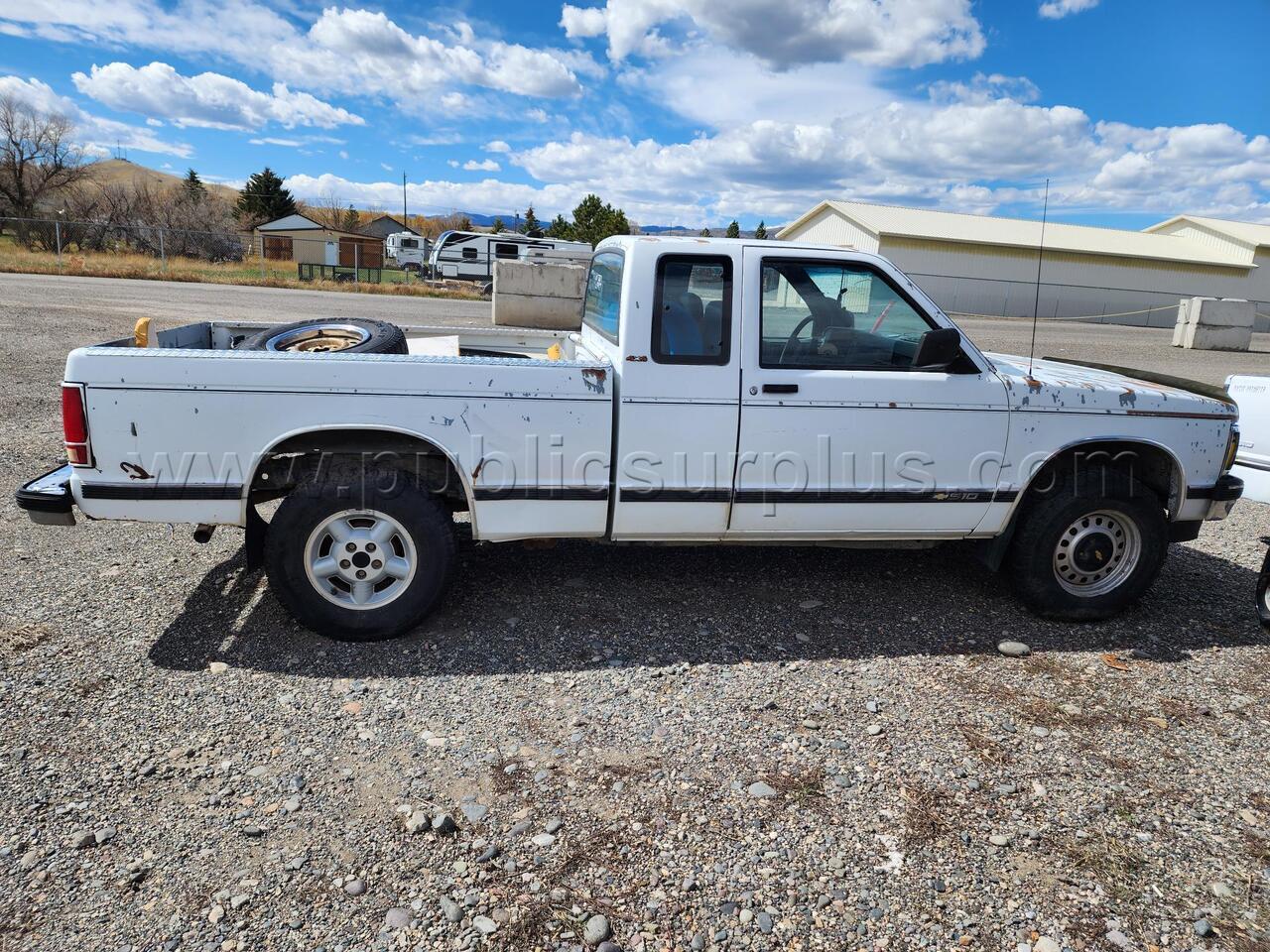 1992 White Chevrolet S-10 Pickup — photo 1