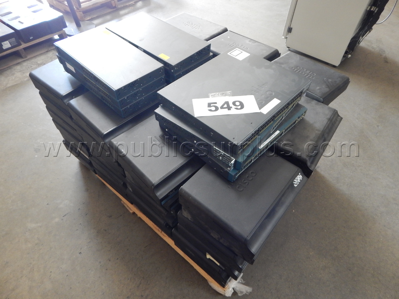 Lot 549 - (66) Approx Cisco 1900 Series, (6) Cisco Catalyst 2960, — photo 1