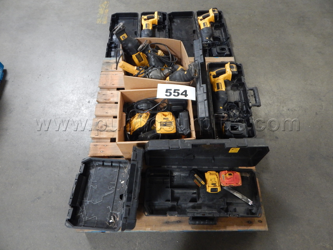Lot 554 - (8) Approx Various Powered Tools, Corded & Cordless — photo 1