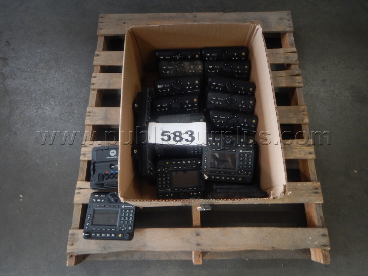 Lot 583 - (19) Motorola 09 Units — photo 1