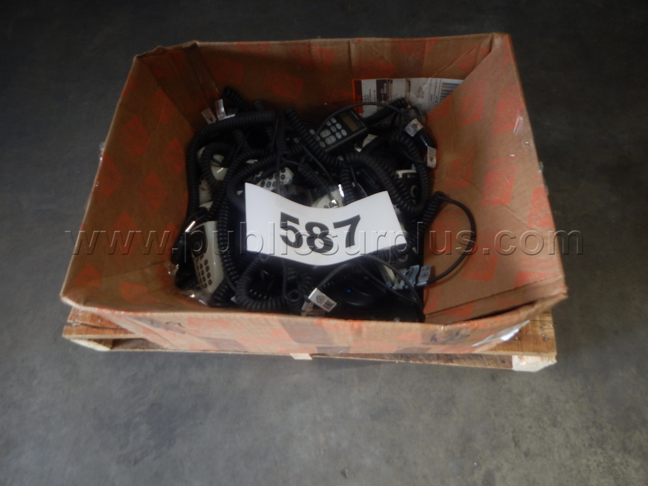 Lot 587 - (1) Box of Various Motorola Mics — photo 1
