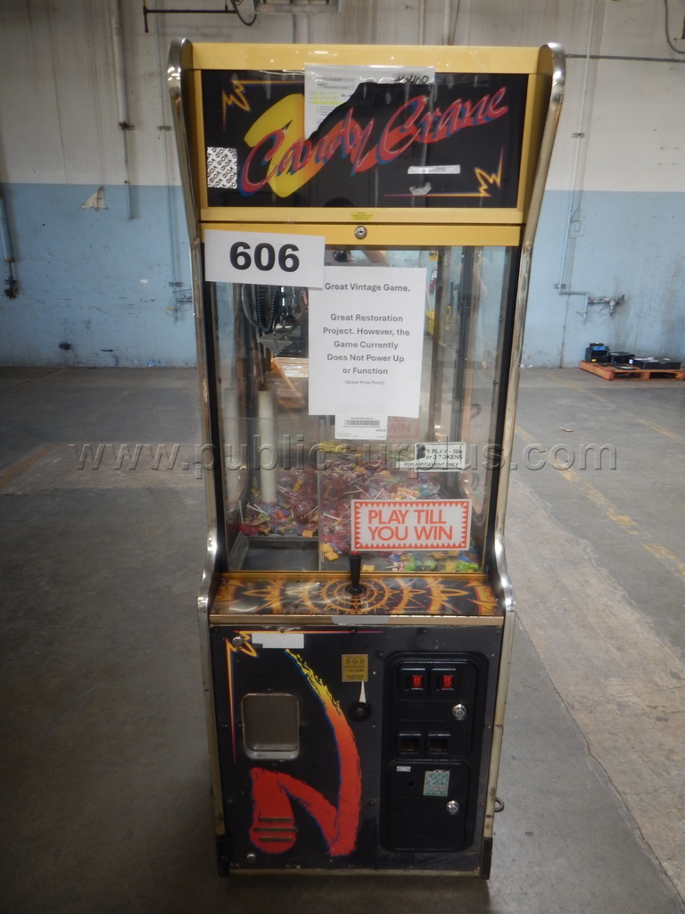Lot 606 - (1) Candy Crane Arcade — photo 1