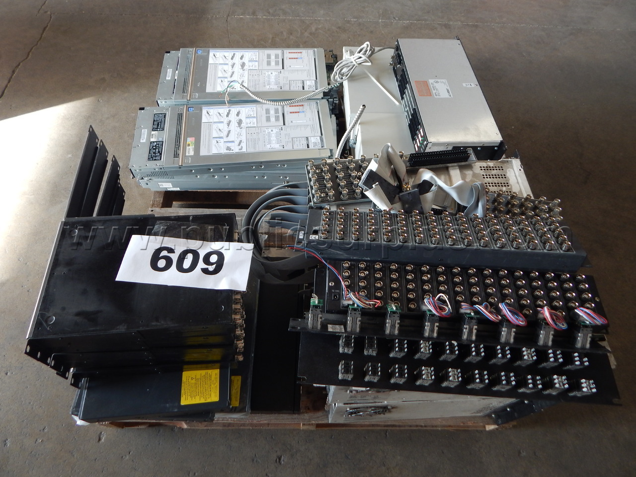 Lot 609 - (4) Cisco Catalyst 2960, (1) Cisco 4400, (5) Quad Vision IIC, + — photo 1