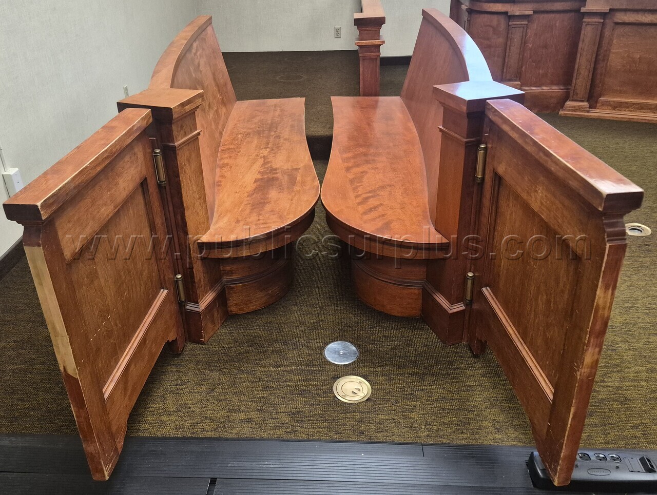 Gallery Benches — photo 1