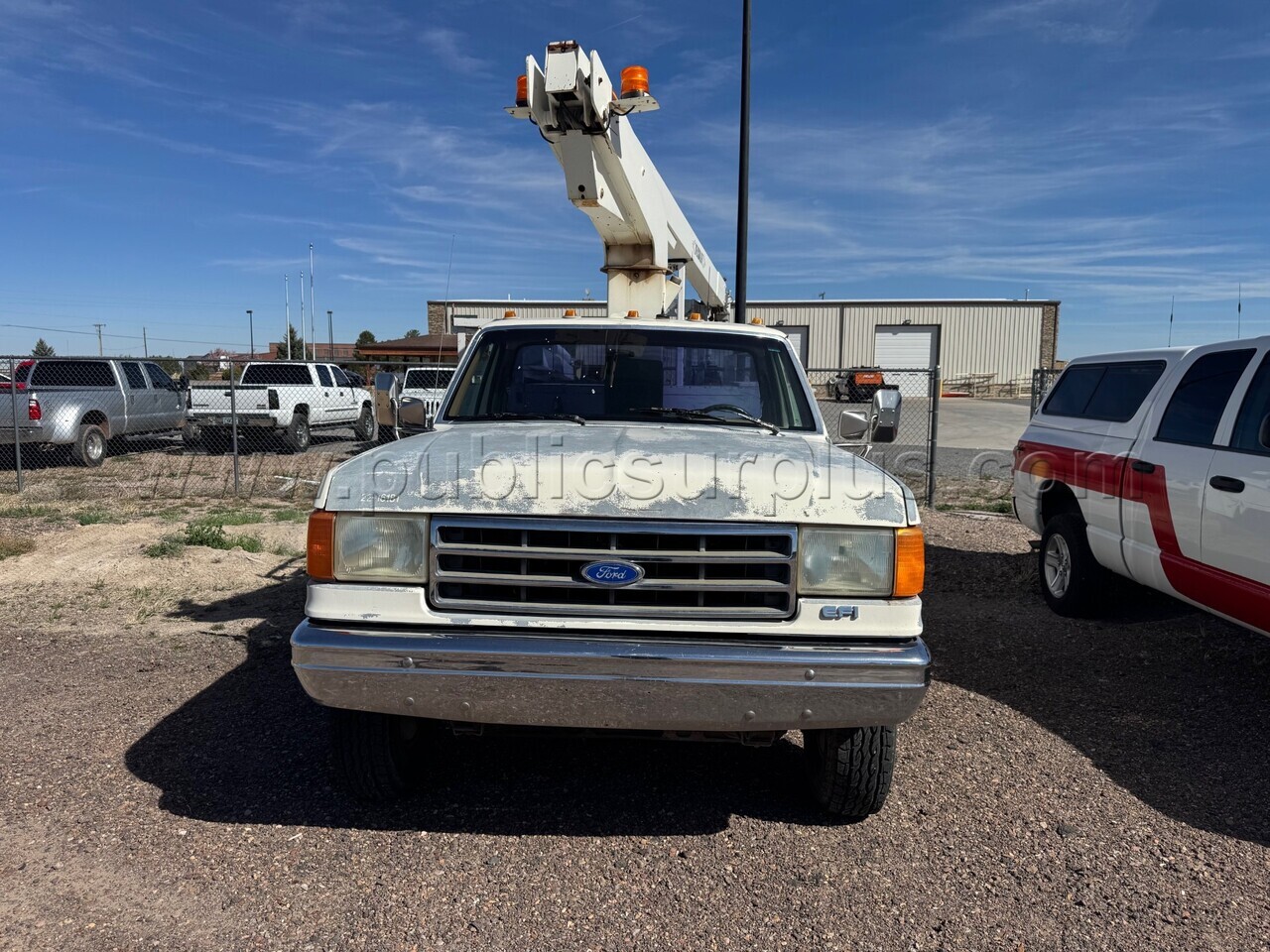 1991 Ford Super Duty Bucket Truck — photo 1