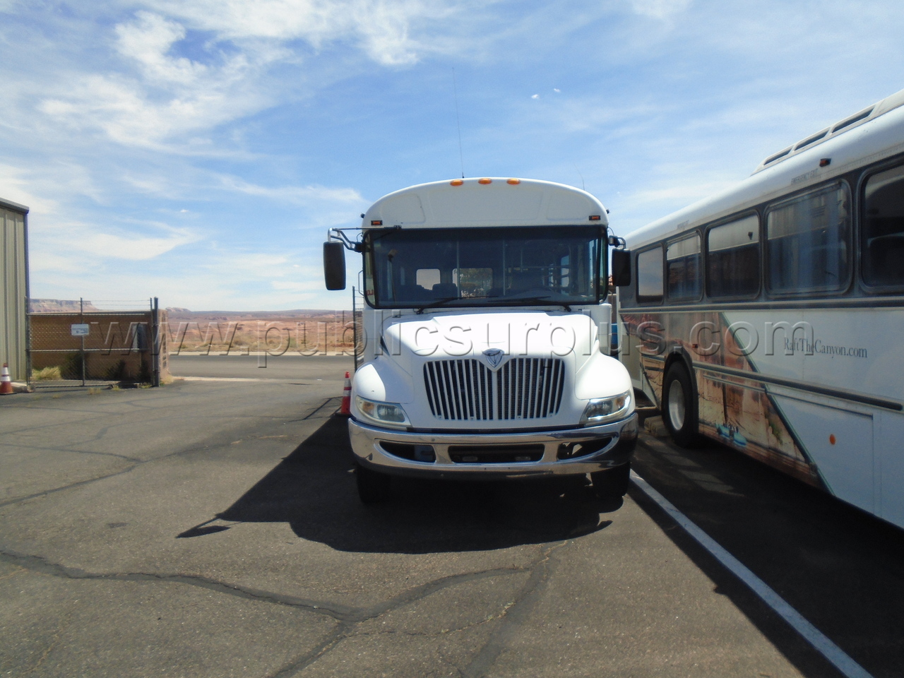 INTERNATIONAL 15 PASSENGER BUS #23341 — photo 1